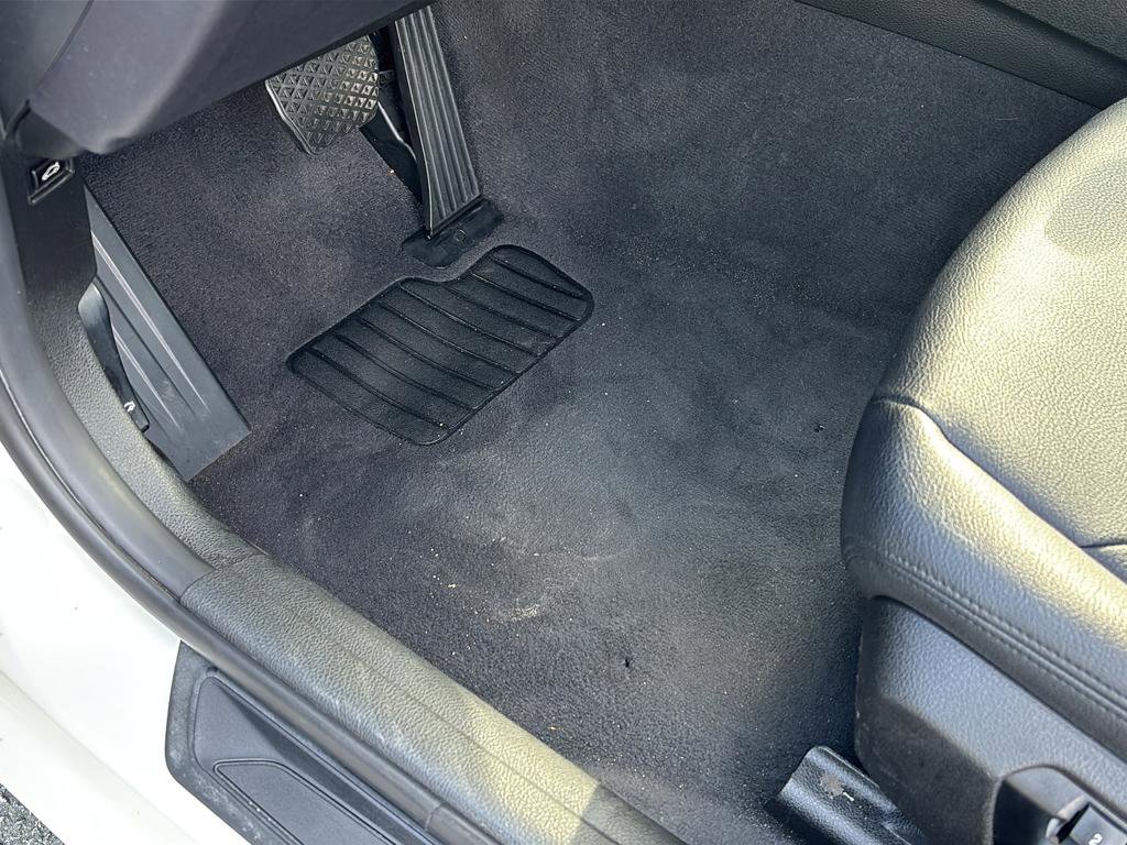 Used 2017 BMW 320i Sedan w/ Driver Assistance Package image 17