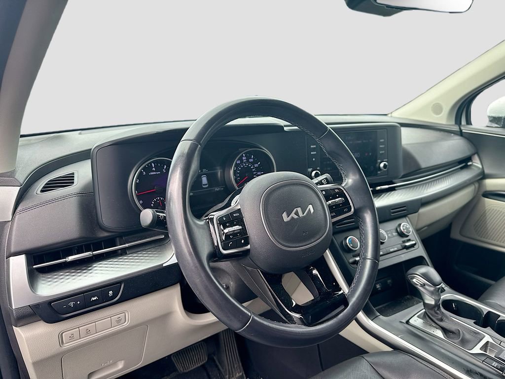 Certified 2022 Kia Carnival LX image 9