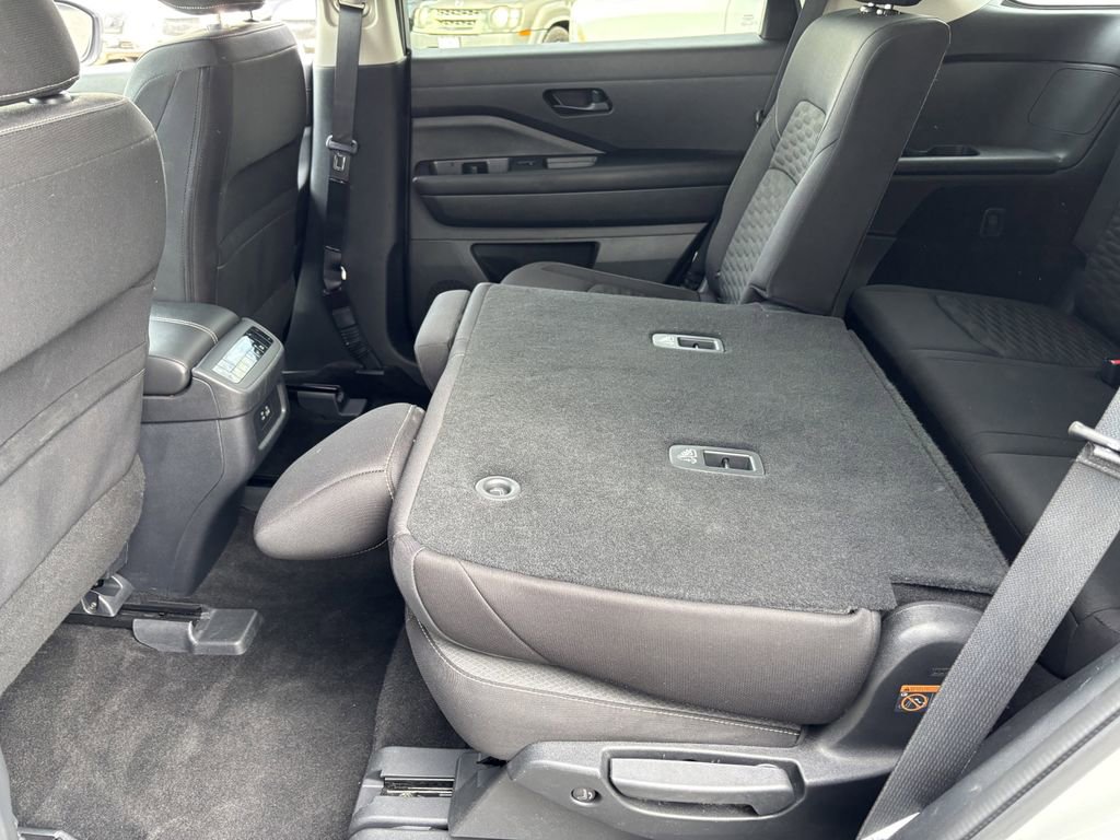 Used 2025 Nissan Pathfinder SV AWD/4WD image 26