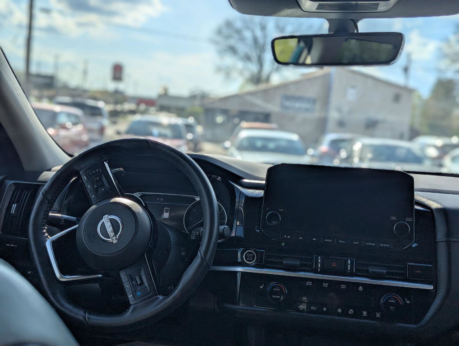 Used 2024 Nissan Pathfinder SL AWD/4WD image 31