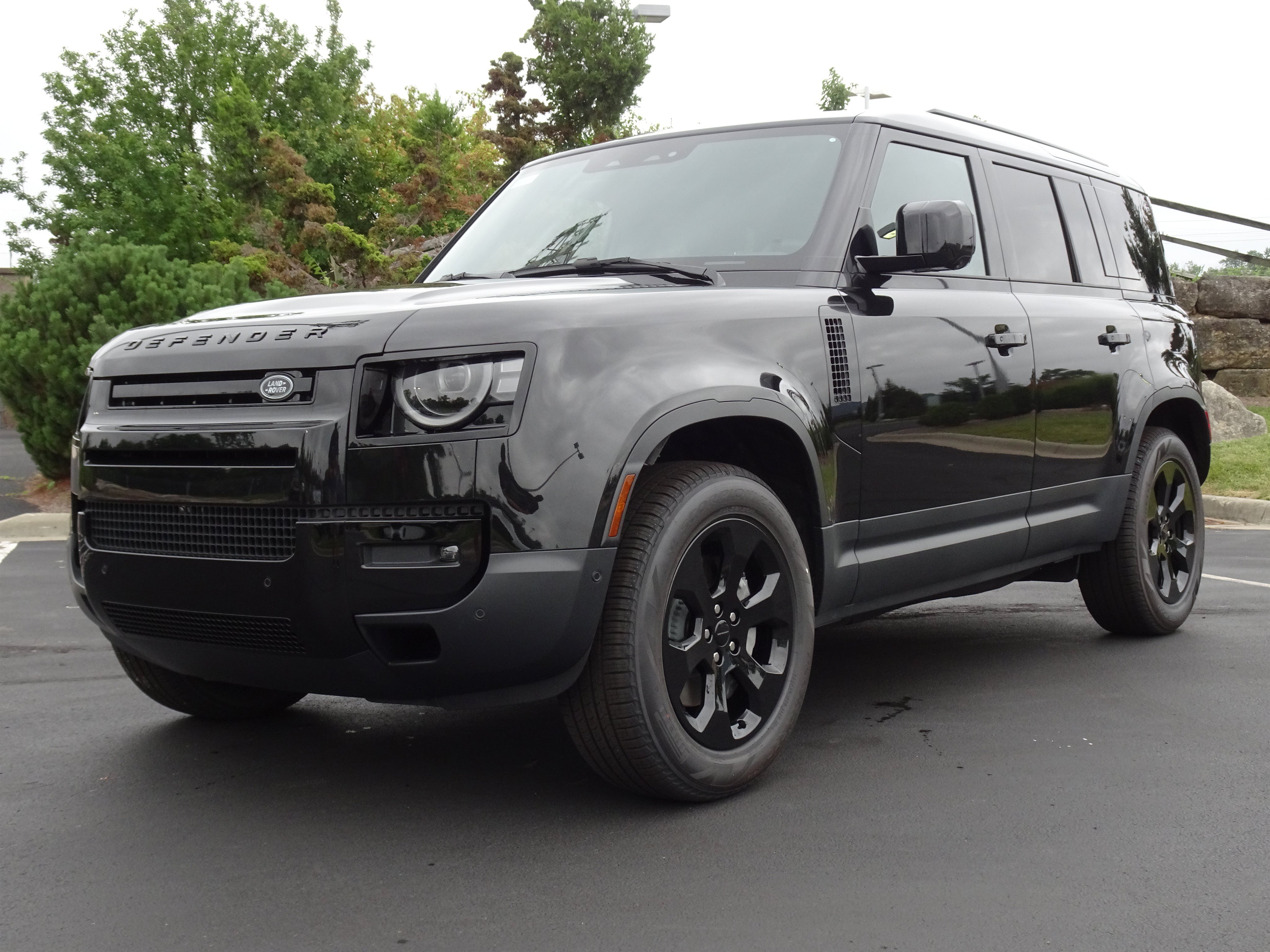 New 2026 Land Rover Defender 110 S AWD/4WD image 8