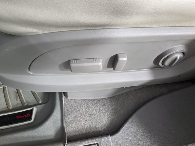 Used 2017 Chevrolet Traverse LT image 34