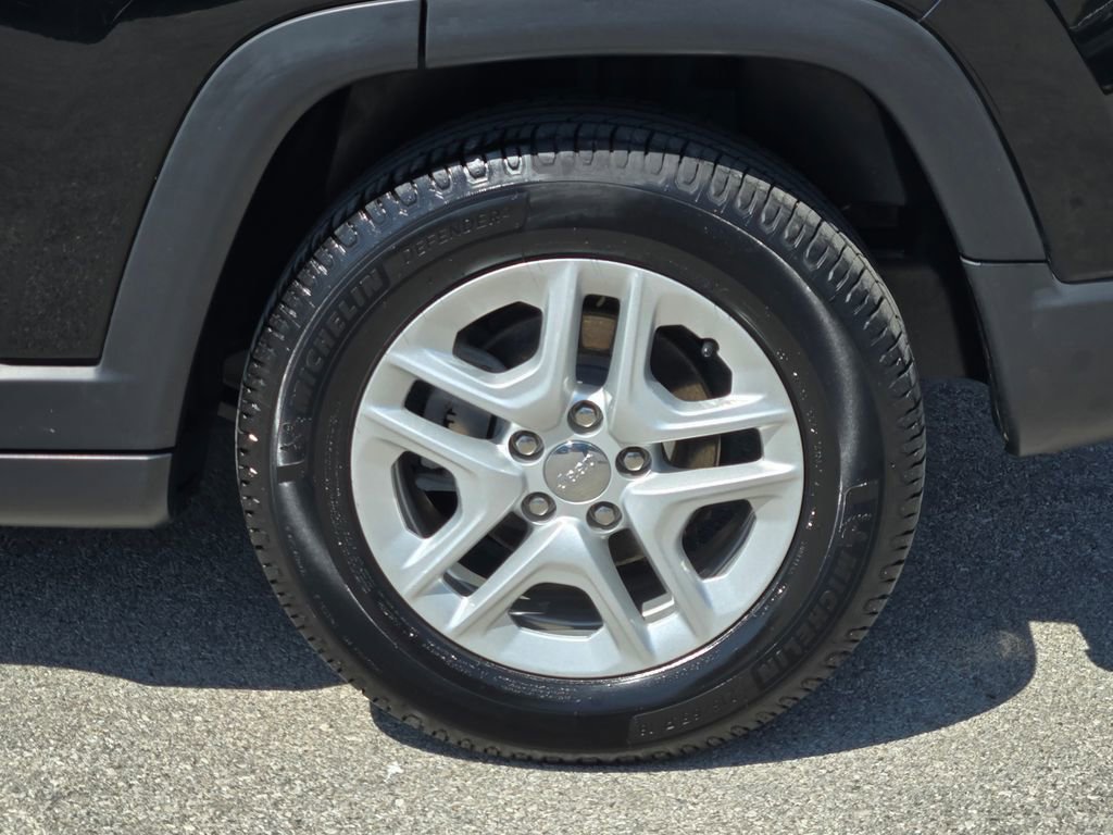 Used 2019 Jeep Compass Sport w/ Tech Group FWD image 26