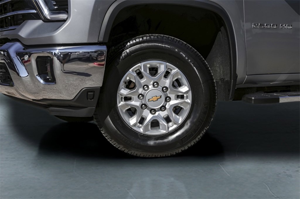 Used 2025 Chevrolet Silverado 2500 LTZ w/ LTZ Convenience Package image 4