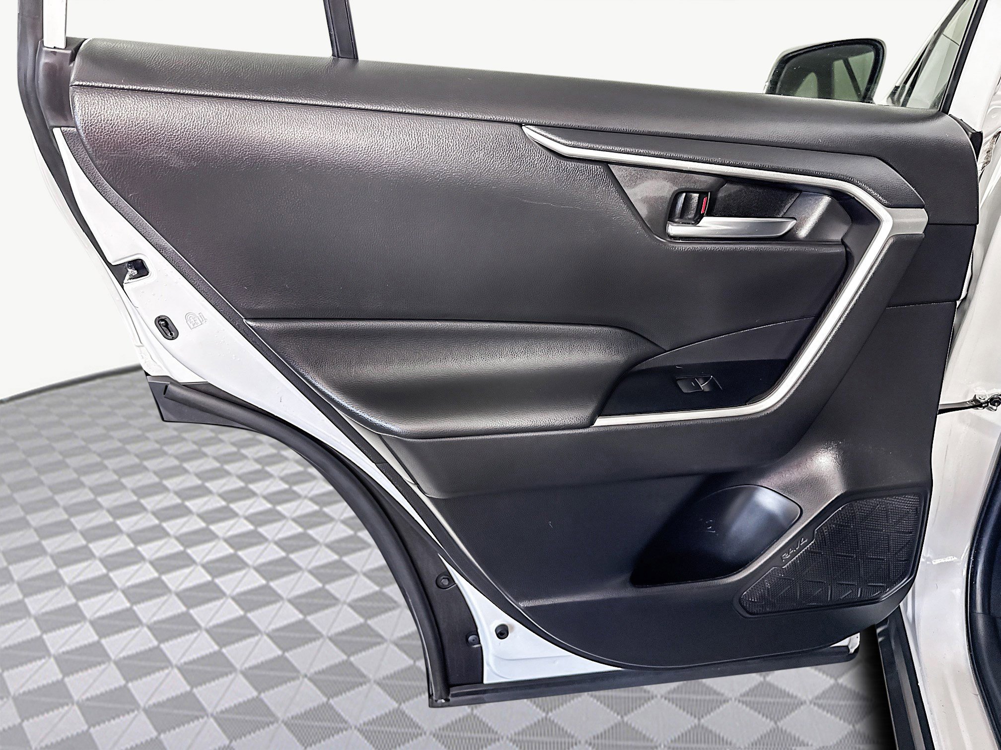 Used 2022 Toyota RAV4 XLE image 26