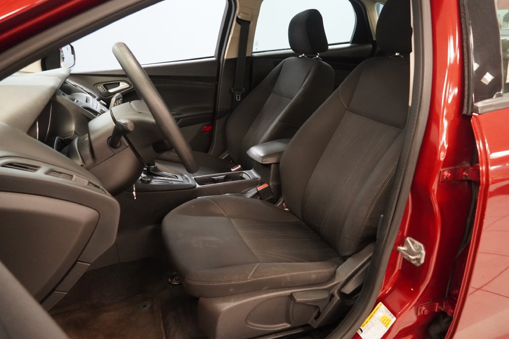 Used 2015 Ford Focus SE FWD image 3