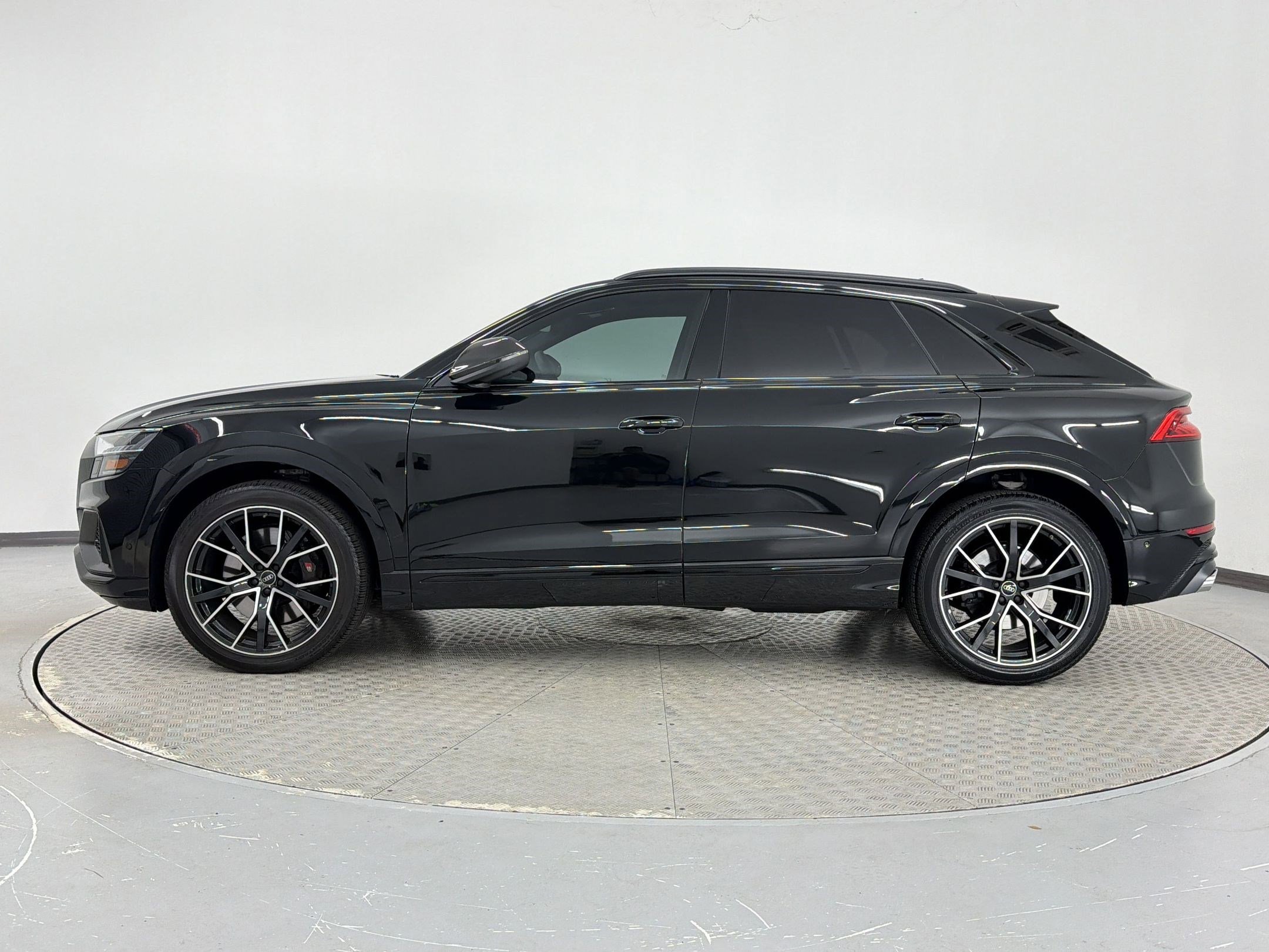 Used 2023 Audi SQ8 Prestige AWD/4WD image 2