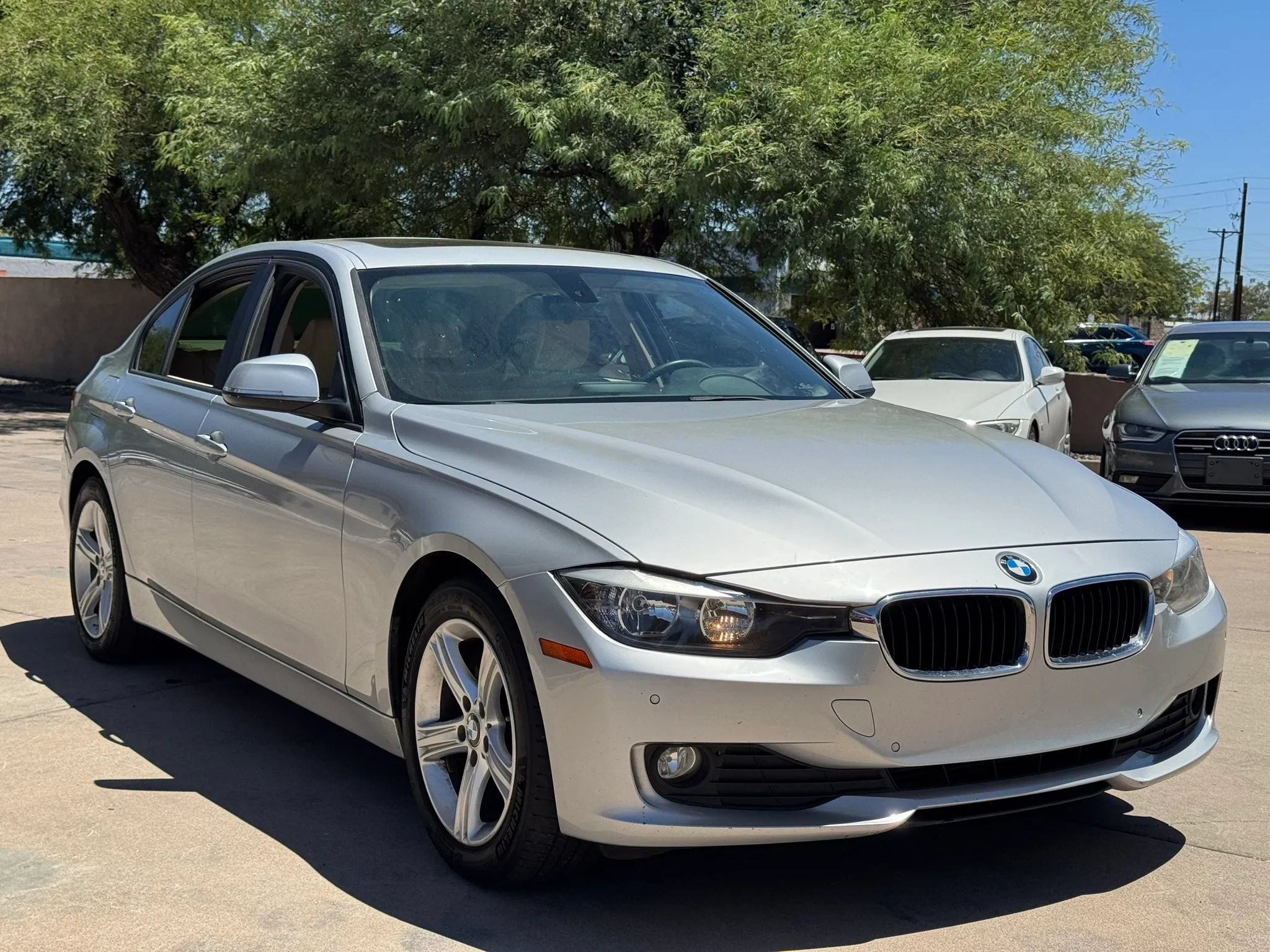 Used 2014 BMW 320i xDrive Sedan AWD/4WD image 4