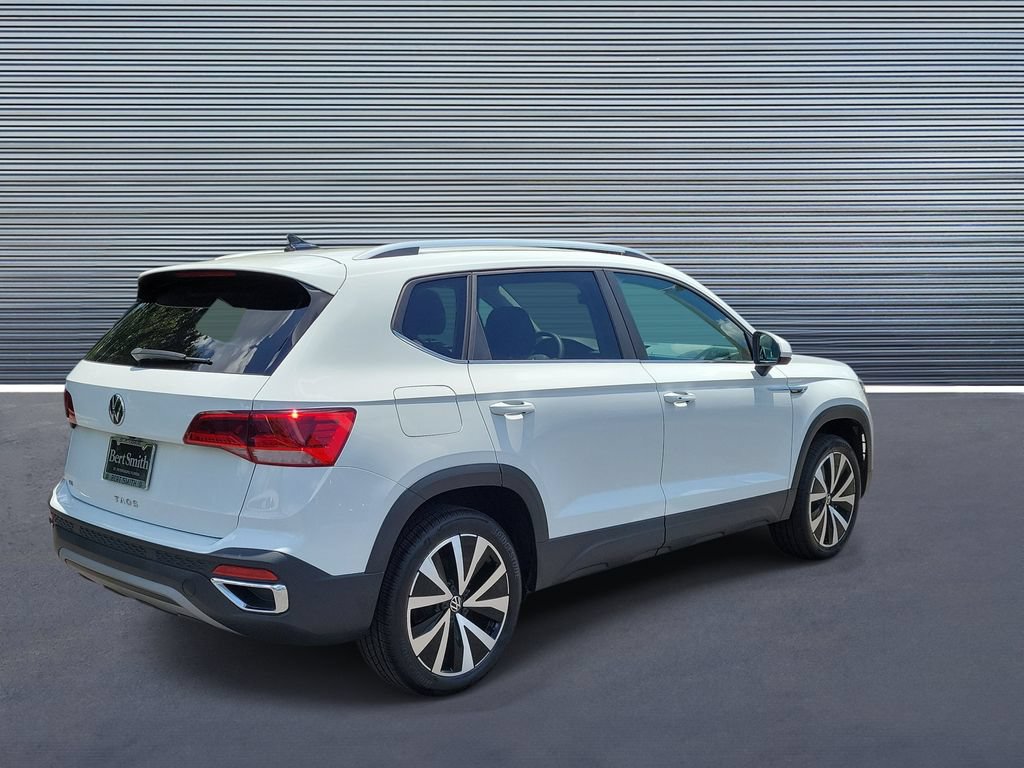 Used 2023 Volkswagen Taos SE FWD image 3
