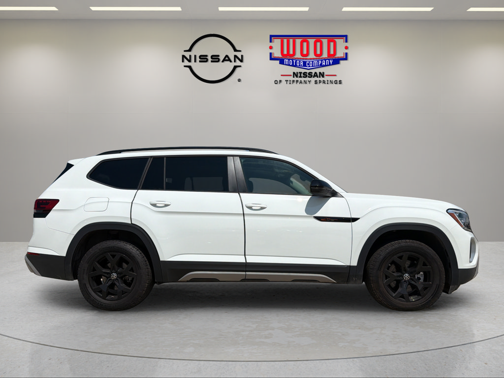 Used 2025 Volkswagen Atlas Peak Edition SE AWD/4WD image 2