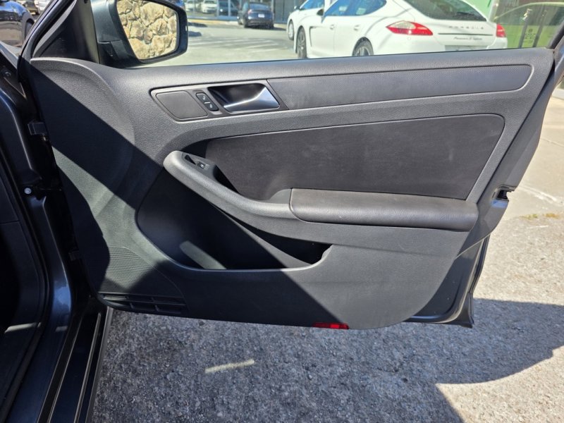 Used 2011 Volkswagen Jetta SE image 13