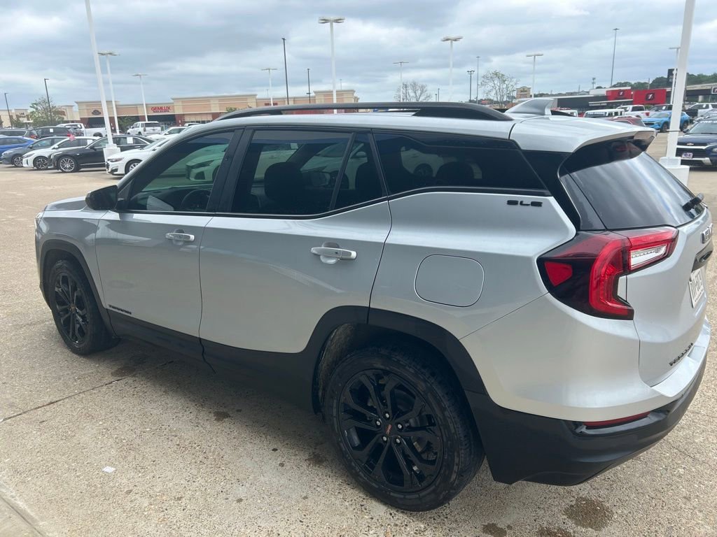 Used 2022 GMC Terrain SLE w/ Driver Convenience Package FWD image 9