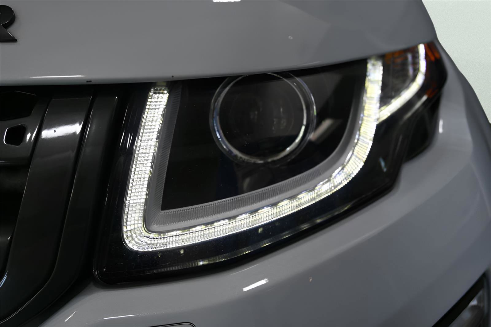 Used 2019 Land Rover Range Rover Evoque SE Premium AWD/4WD image 38