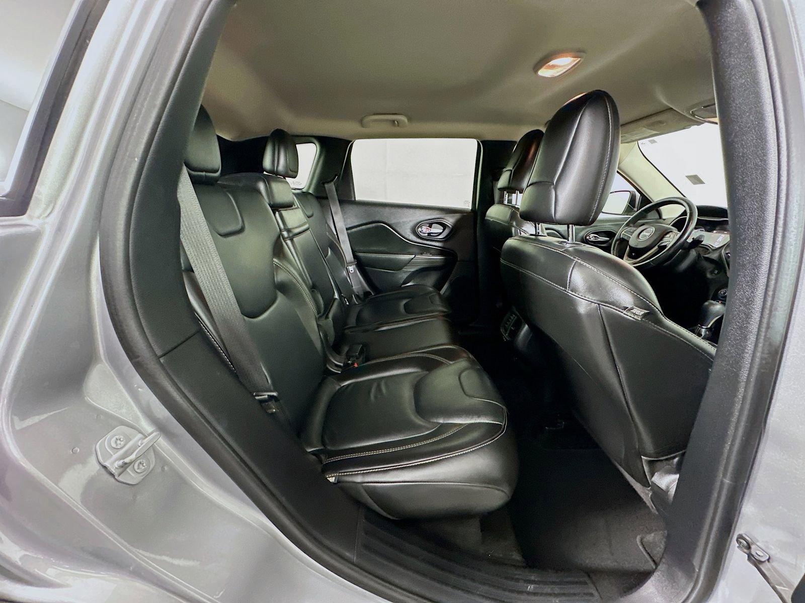 Used 2015 Jeep Cherokee Limited AWD/4WD image 27