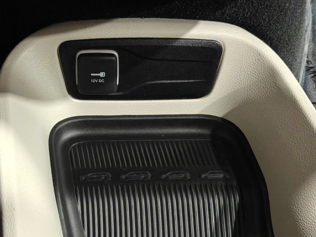 Used 2024 Chrysler Pacifica Touring-L FWD image 51