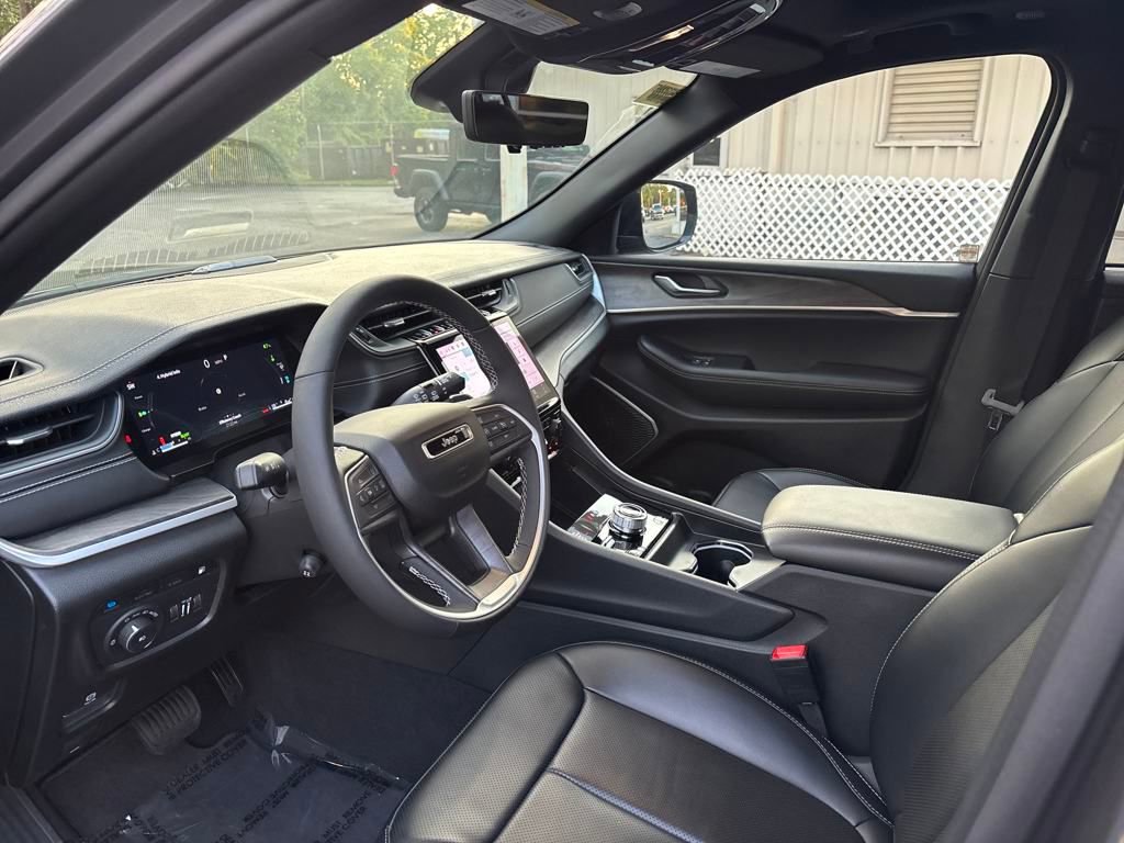 New 2024 Jeep Grand Cherokee Limited 4xe w/ Luxury Tech Group II image 2