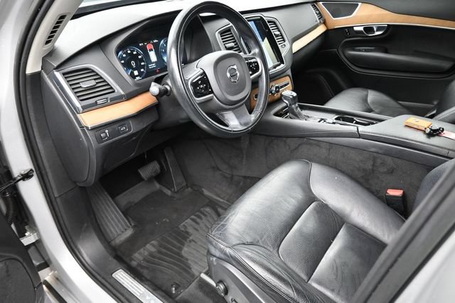 Used 2022 Volvo XC90 T6 Momentum w/ Climate Package AWD/4WD image 17