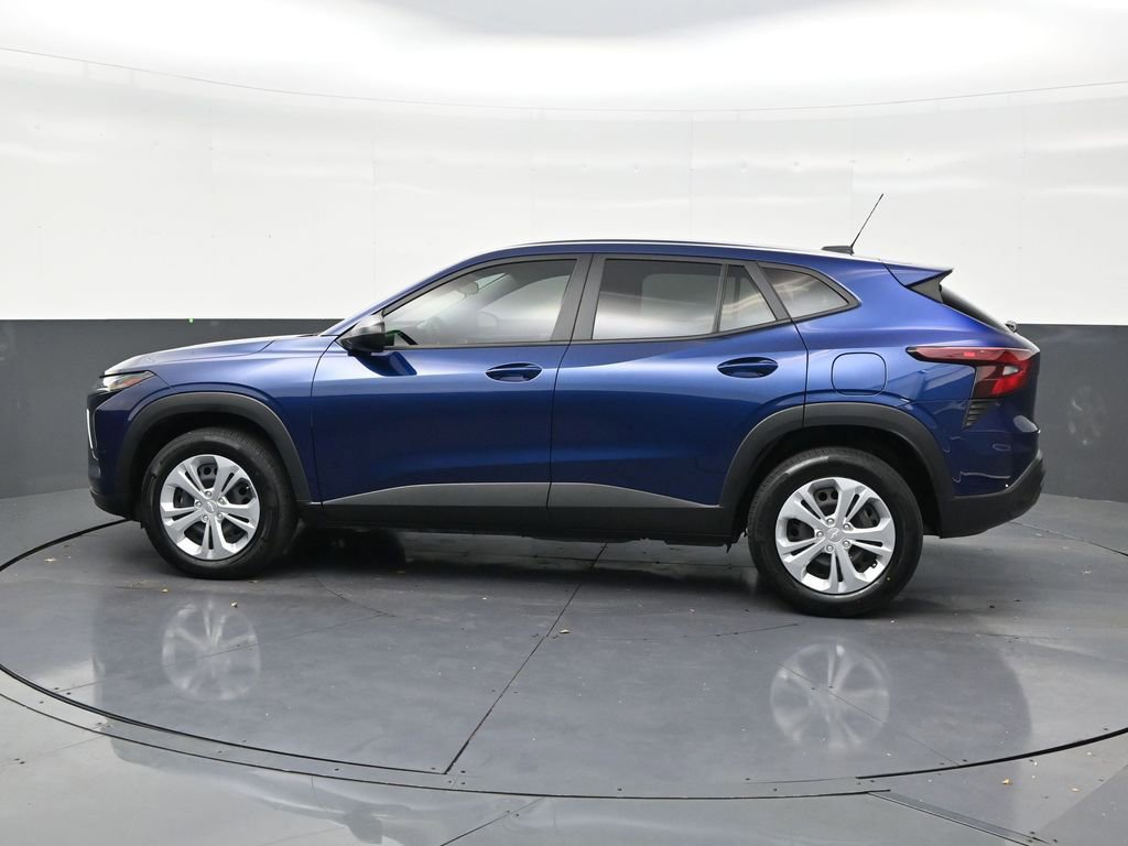 Used 2024 Chevrolet Trax LS FWD image 2