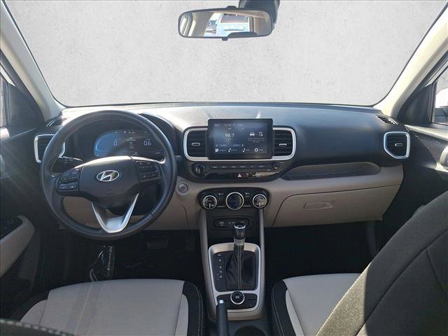 Used 2025 Hyundai Venue SEL image 17