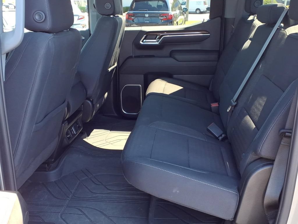 Used 2024 Chevrolet Silverado 1500 LT AWD/4WD image 6