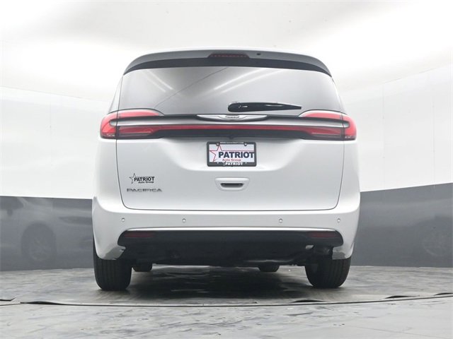 New 2026 Chrysler Pacifica Select image 40
