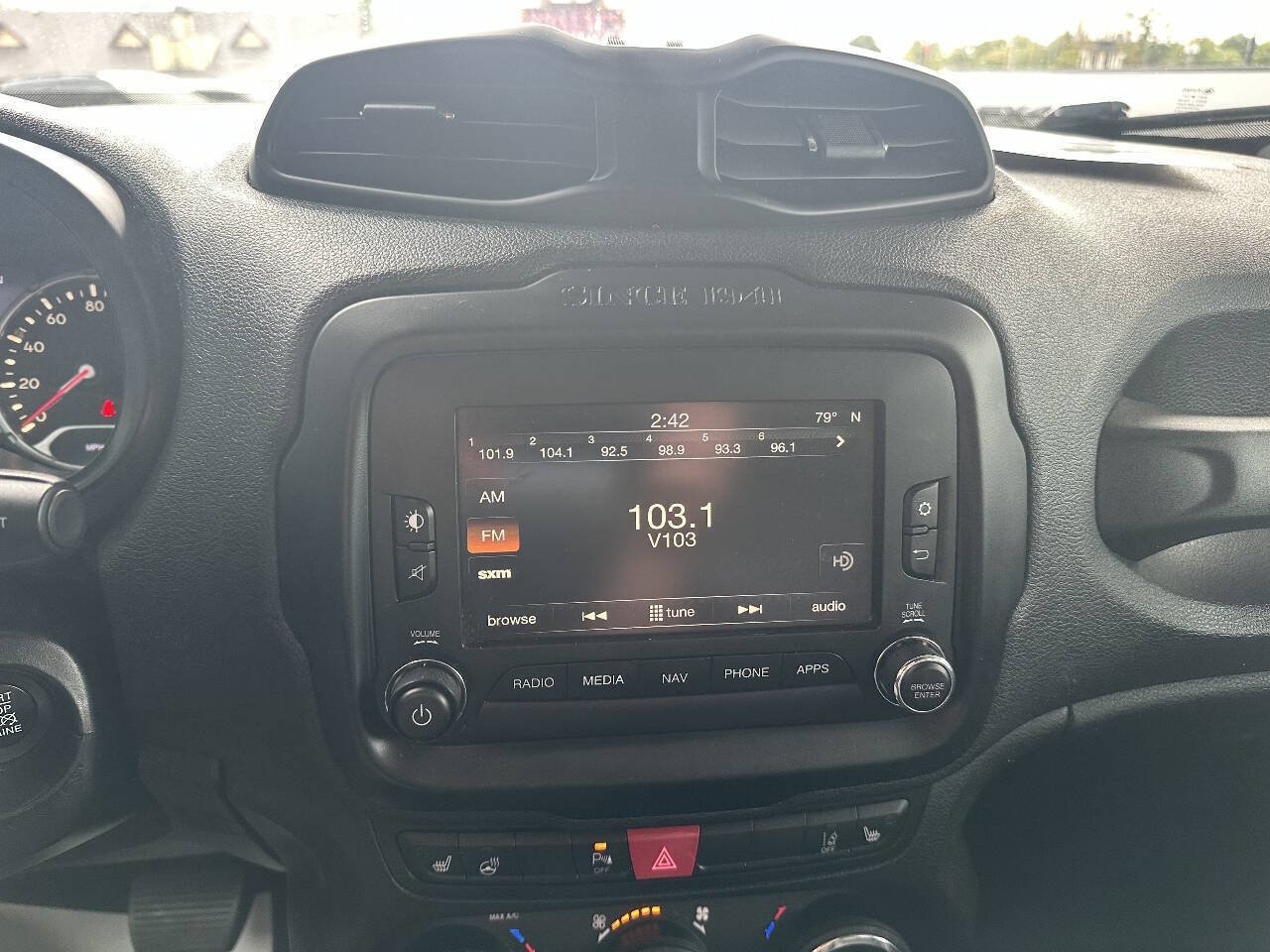 Used 2017 Jeep Renegade Limited AWD/4WD image 9