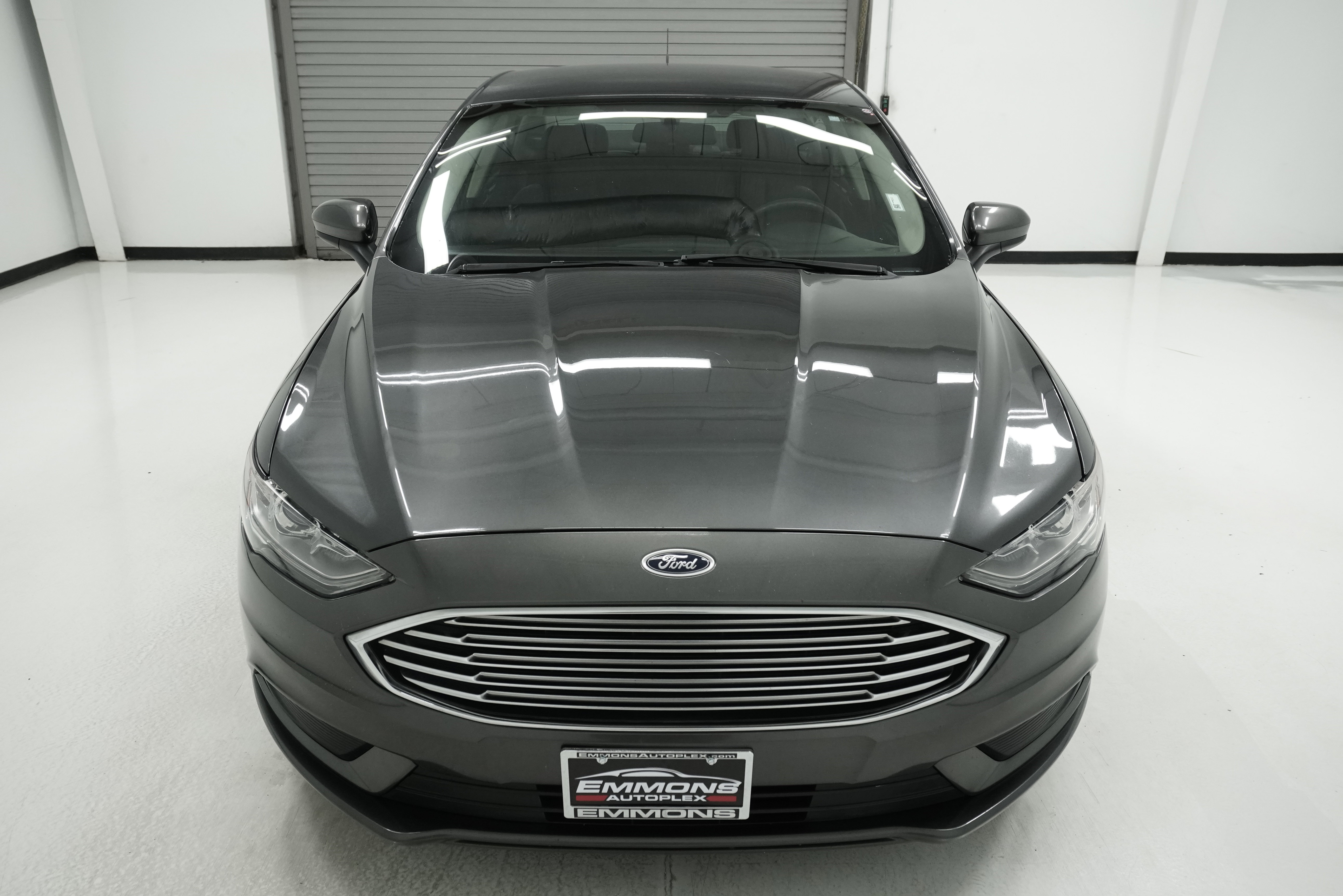 Used 2017 Ford Fusion SE FWD image 2