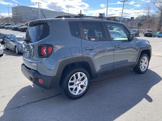 Used 2017 Jeep Renegade Latitude w/ Safety & Security Group (ALP) AWD/4WD image 8