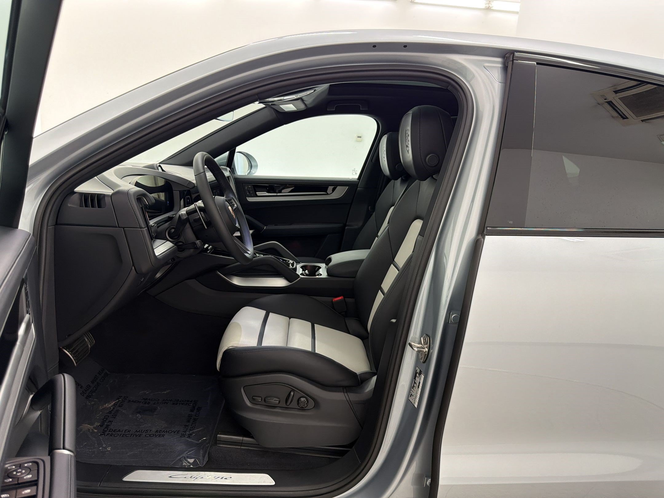 New 2026 Porsche Cayenne Coupe AWD/4WD image 5