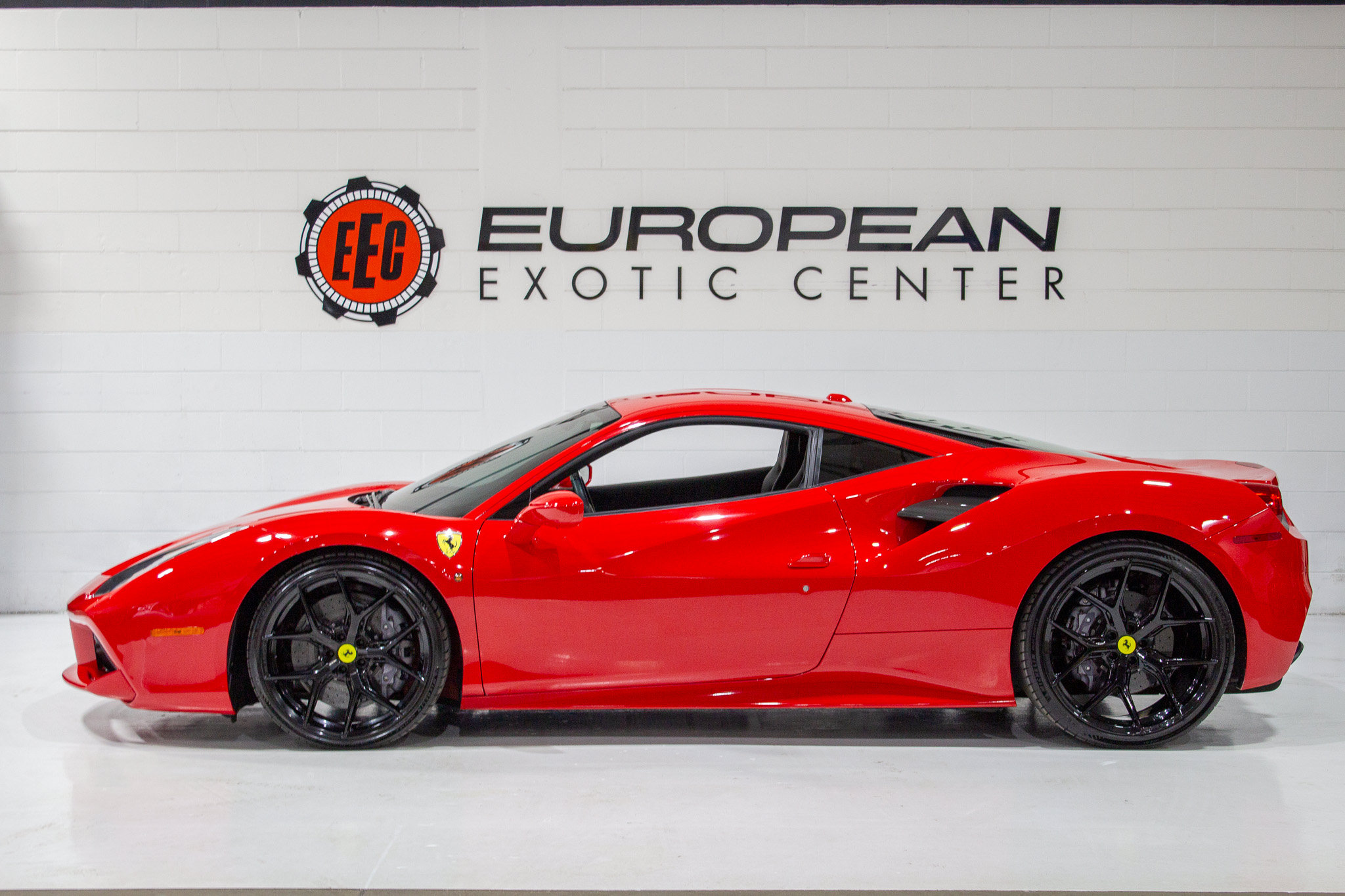 Used 2018 Ferrari 488 GTB RWD image 28