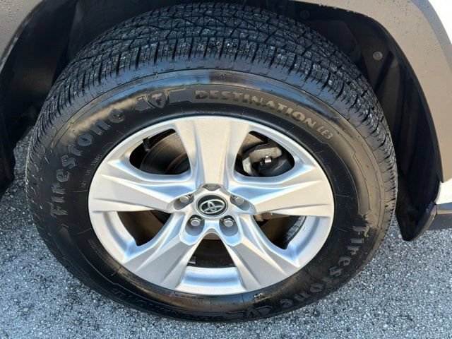 Used 2020 Toyota RAV4 XLE w/ Convenience Package FWD image 11