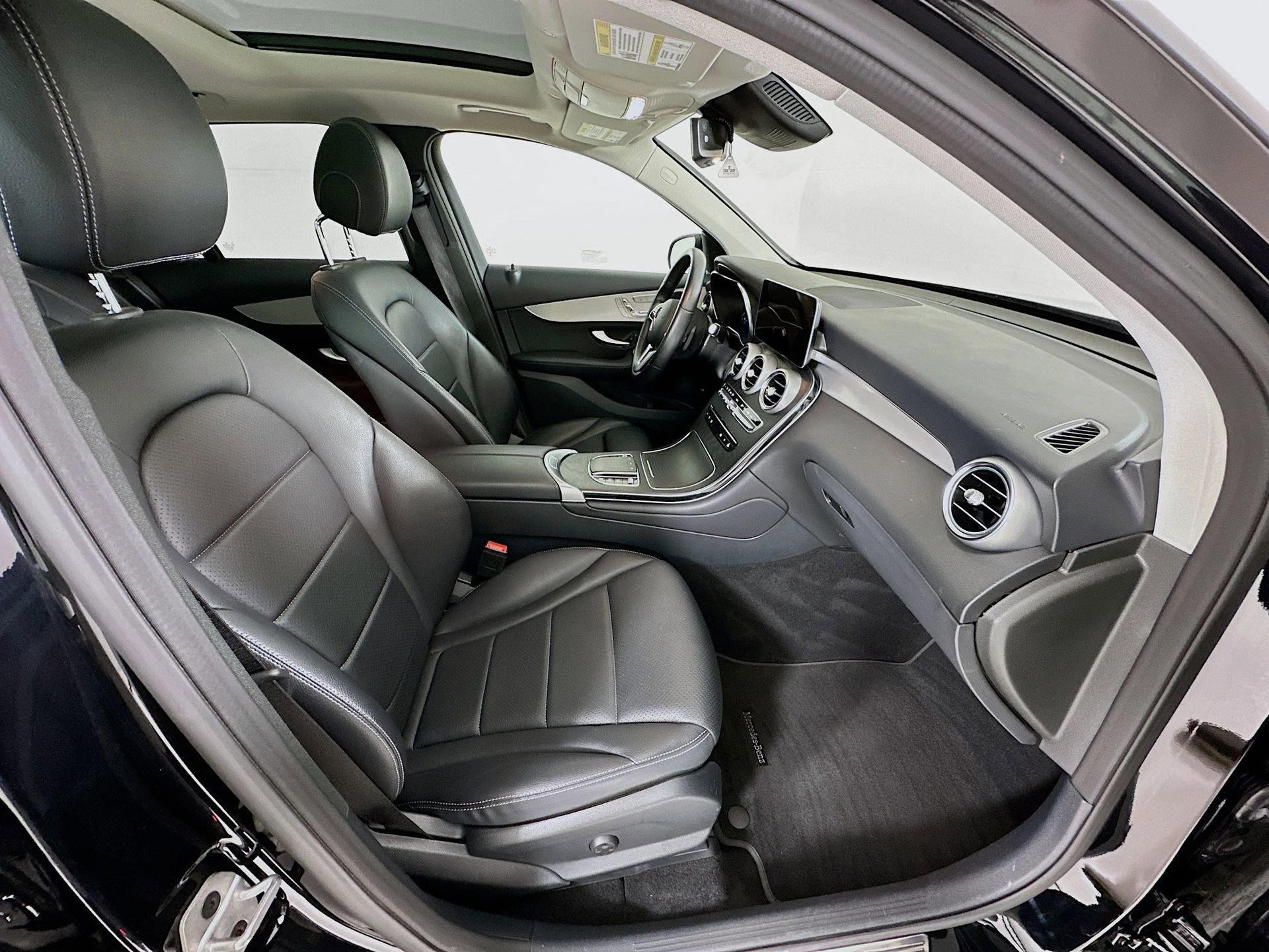 Certified 2022 Mercedes-Benz GLC 300 image 30