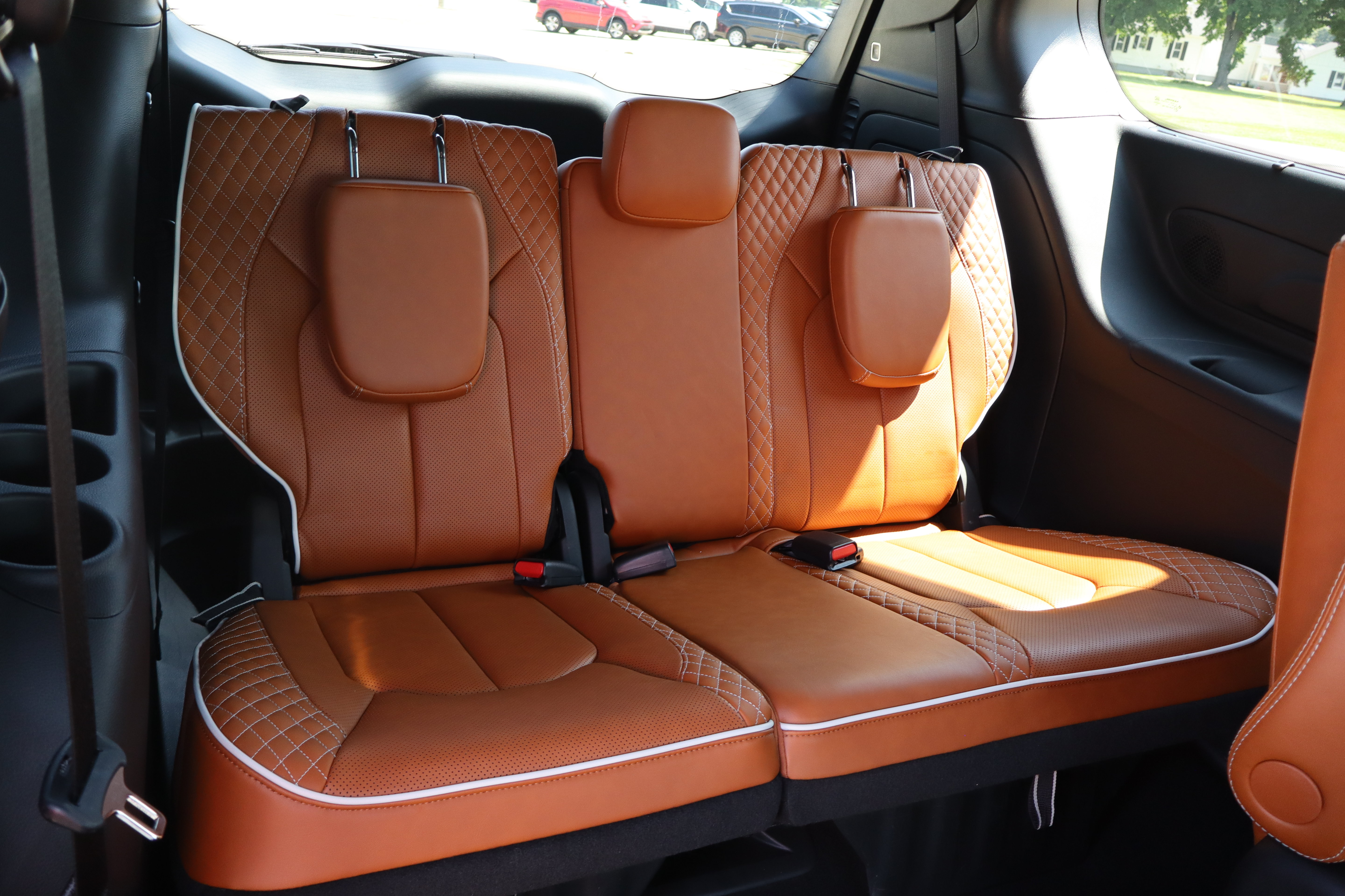 Used 2025 Chrysler Pacifica Pinnacle FWD image 12