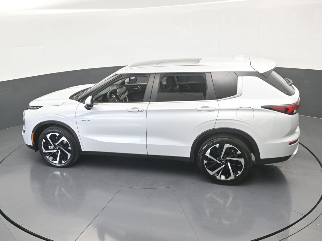 New 2025 Mitsubishi Outlander SE image 48