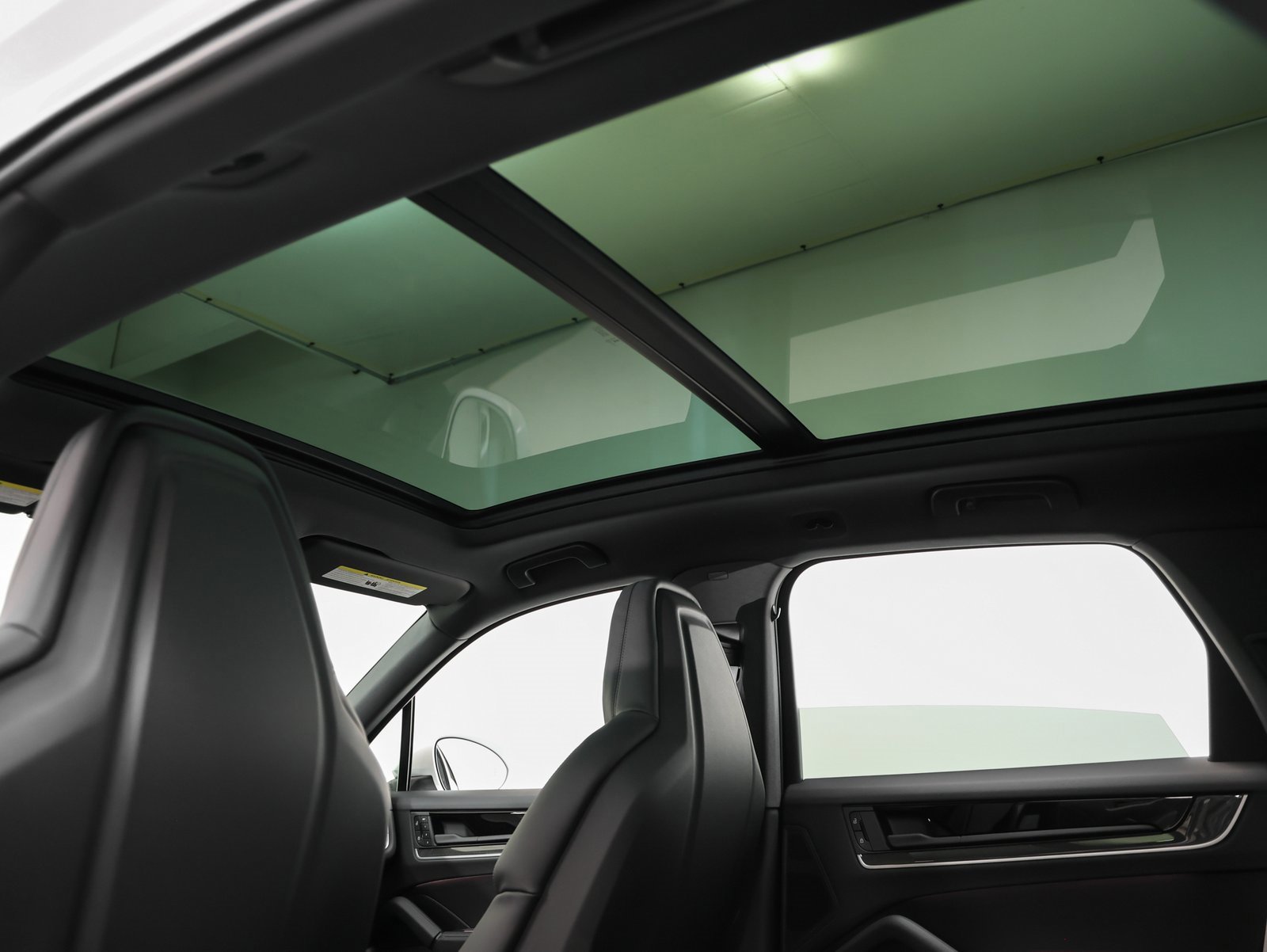 Used 2025 Porsche Cayenne image 42