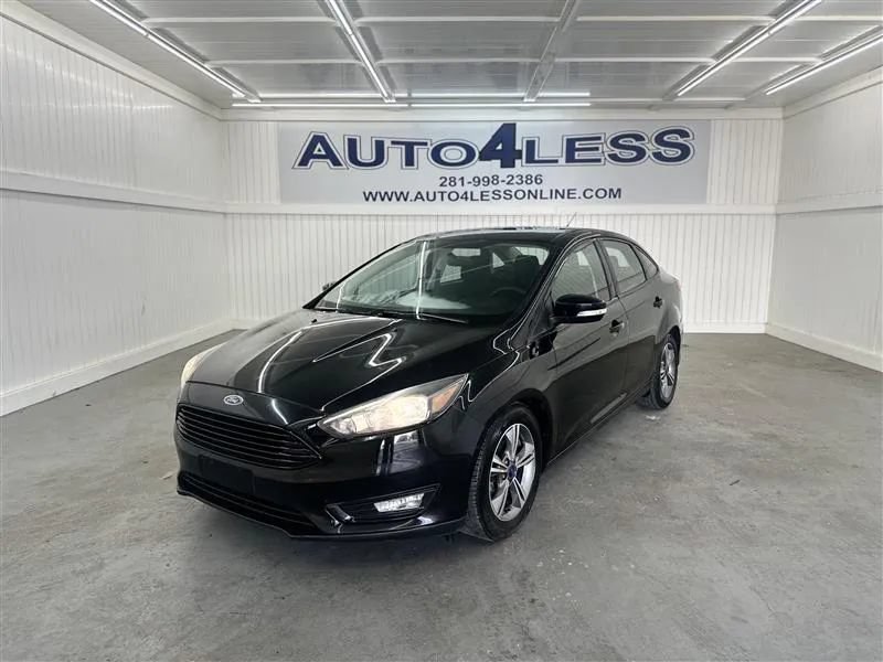 Used 2017 Ford Focus SE FWD image 1