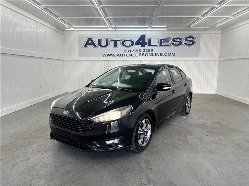 Used 2017 Ford Focus SE FWD image 1