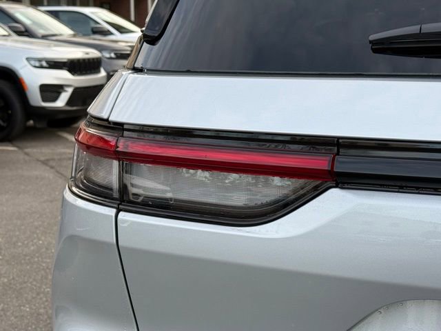 New 2026 Jeep Grand Cherokee Altitude image 14