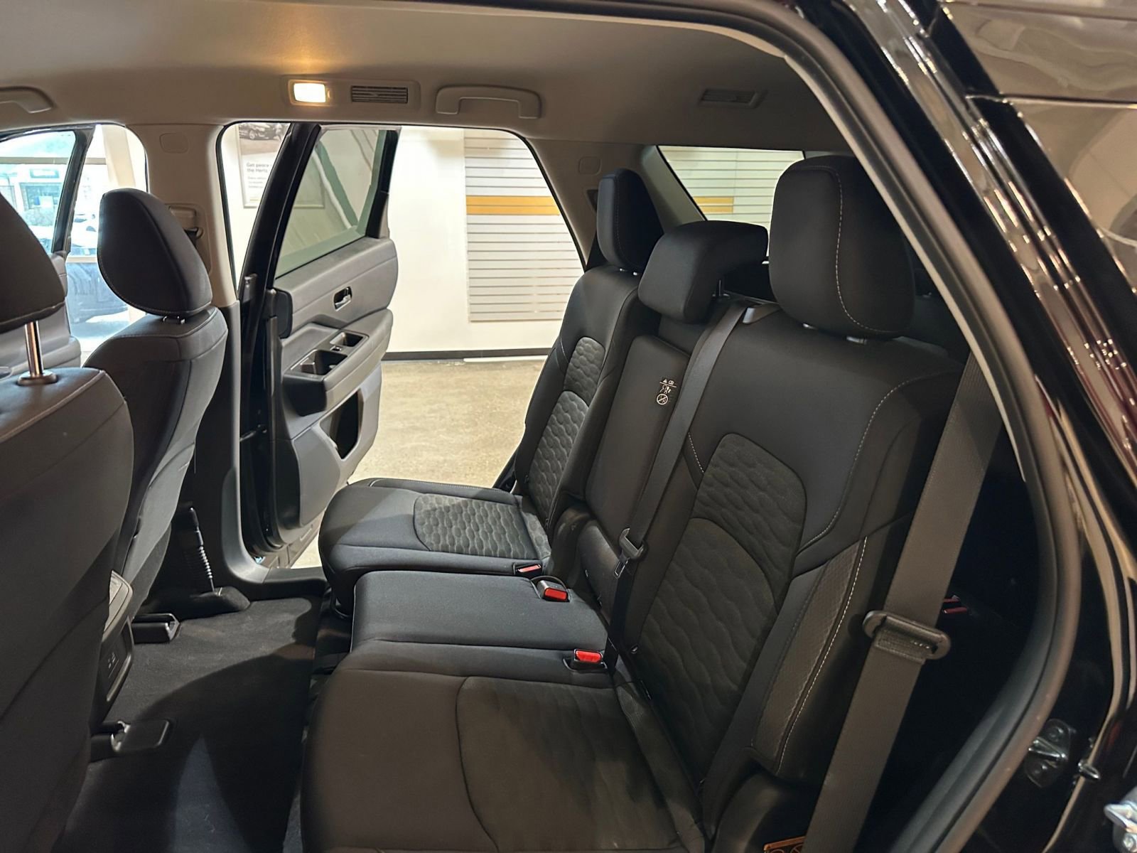 Used 2025 Nissan Pathfinder SV image 41