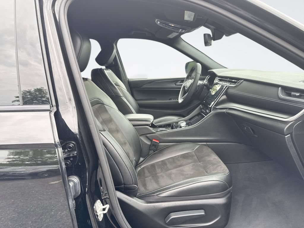 Used 2023 Jeep Grand Cherokee L Laredo AWD/4WD image 25