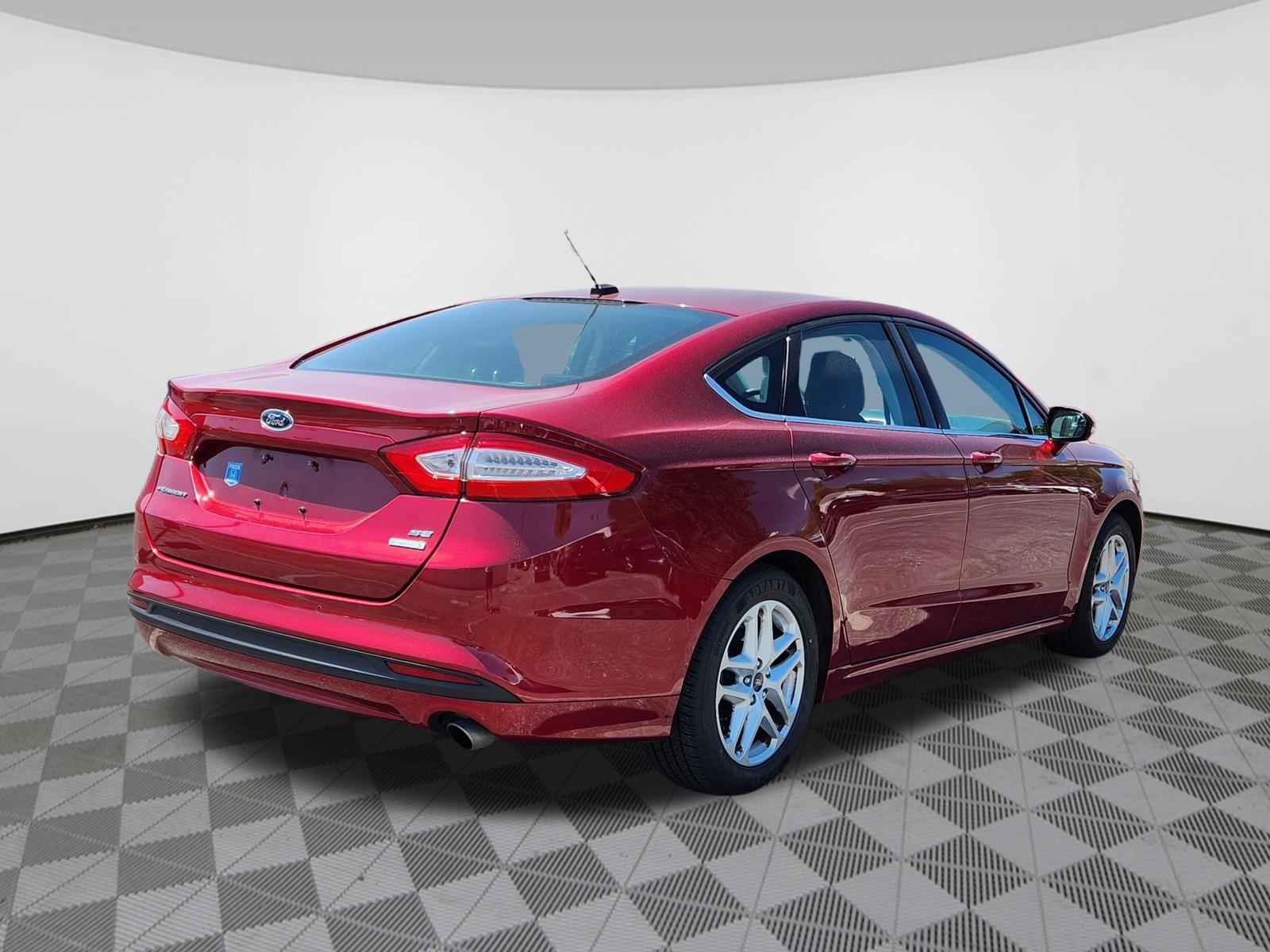Used 2014 Ford Fusion SE FWD image 4