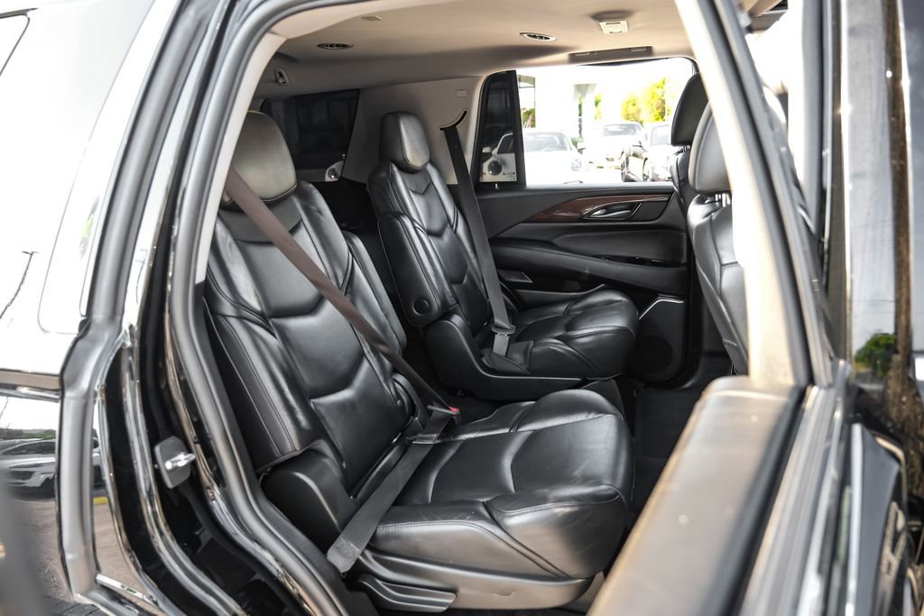 Used 2018 Cadillac Escalade Luxury RWD image 34