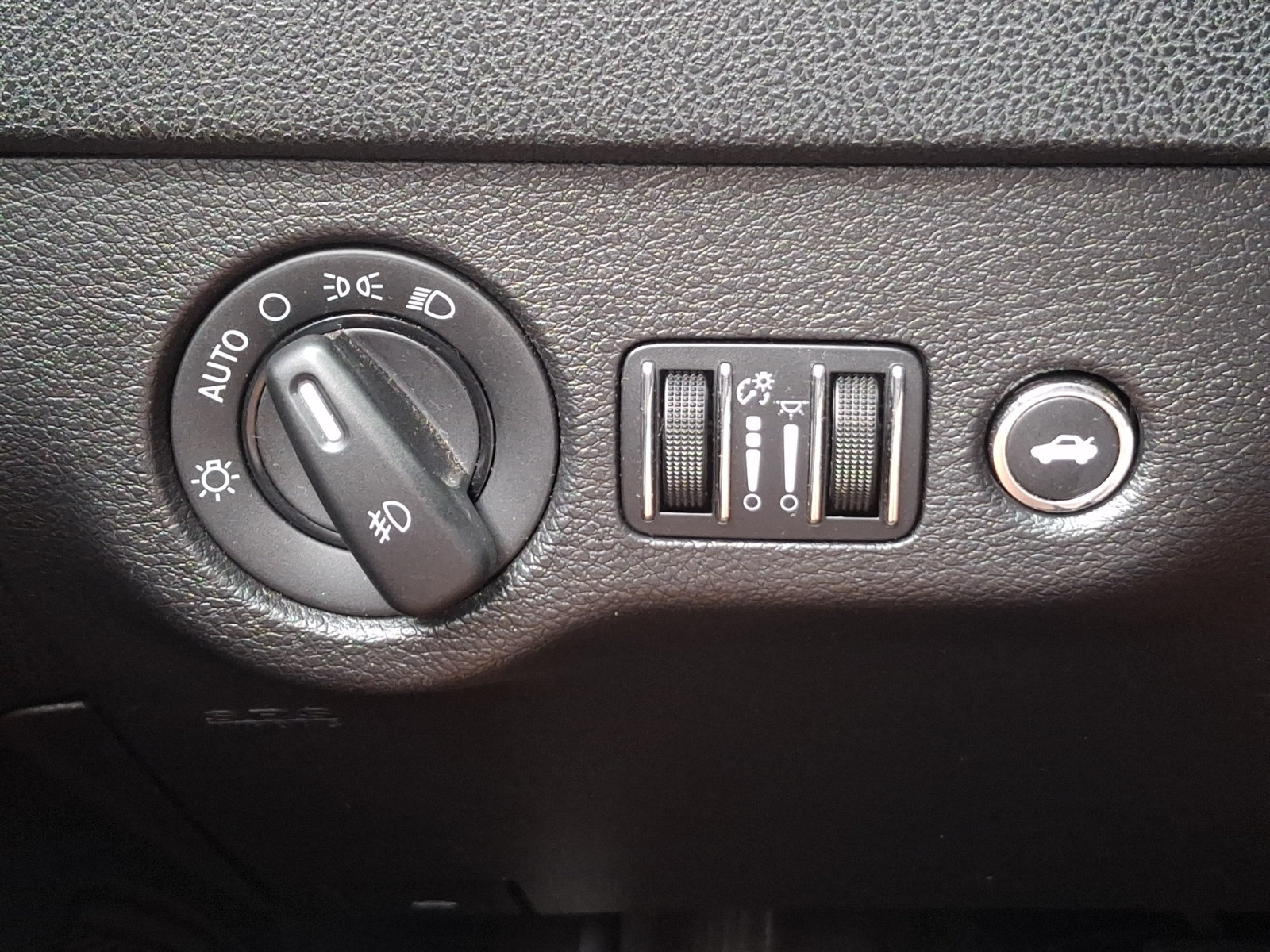 Used 2012 Dodge Charger R/T RWD image 24