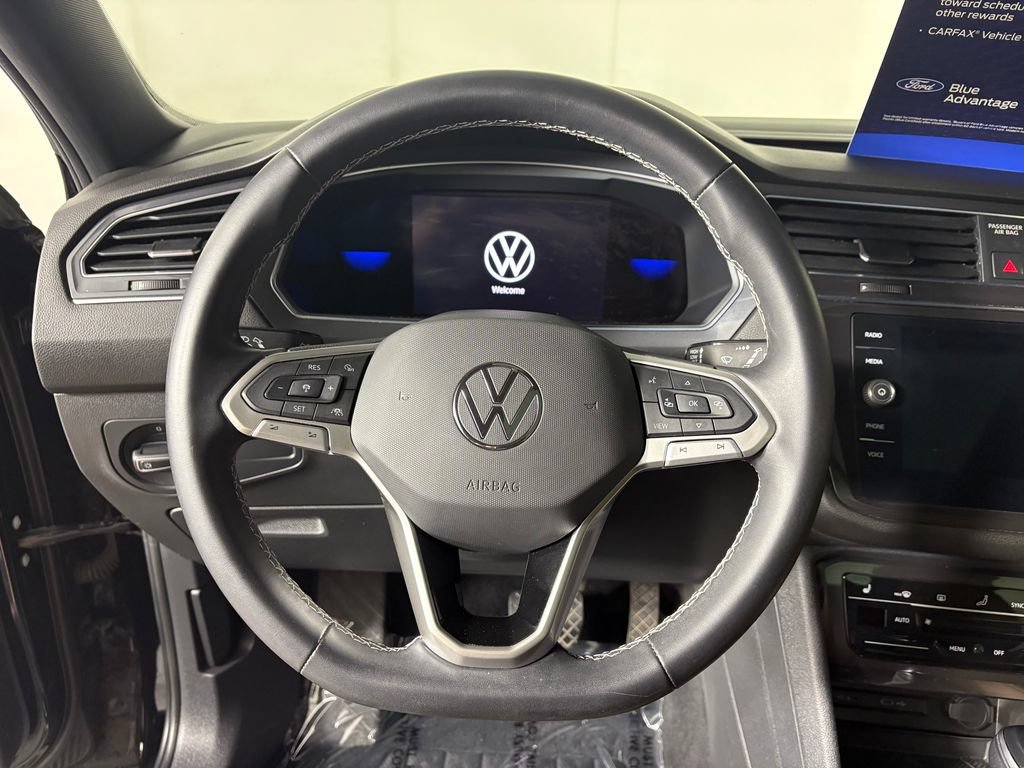 Used 2022 Volkswagen Tiguan SE w/ Panoramic Sunroof Package AWD/4WD image 16