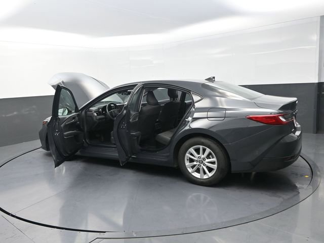 Used 2025 Toyota Camry LE image 13