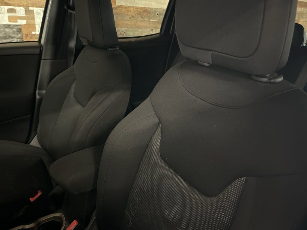 Used 2017 Jeep Renegade Latitude w/ Cold Weather Group image 8