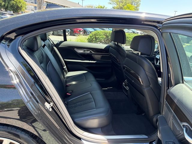 Used 2022 BMW 740i xDrive AWD/4WD image 31