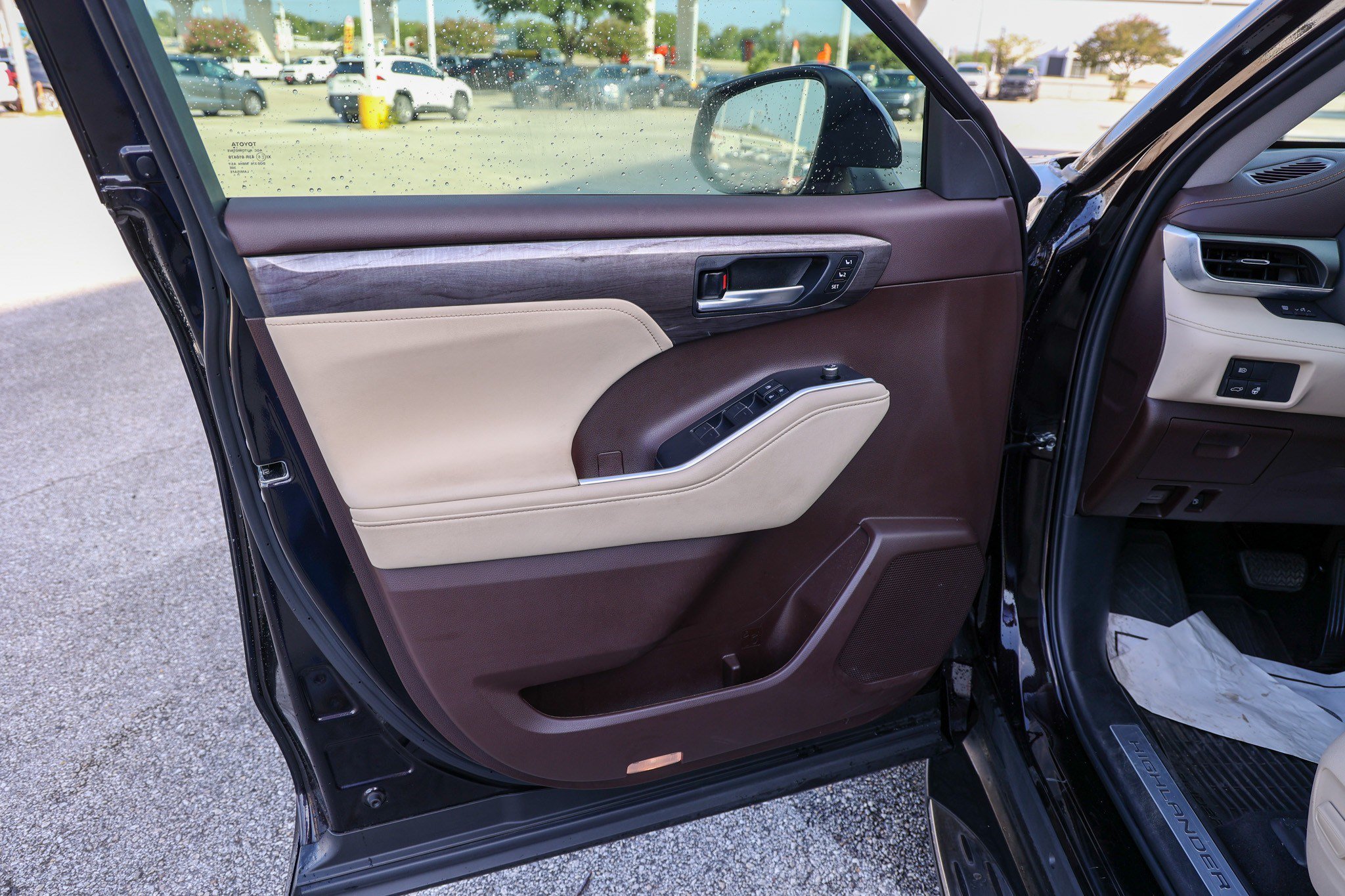 Used 2022 Toyota Highlander Limited AWD/4WD image 31