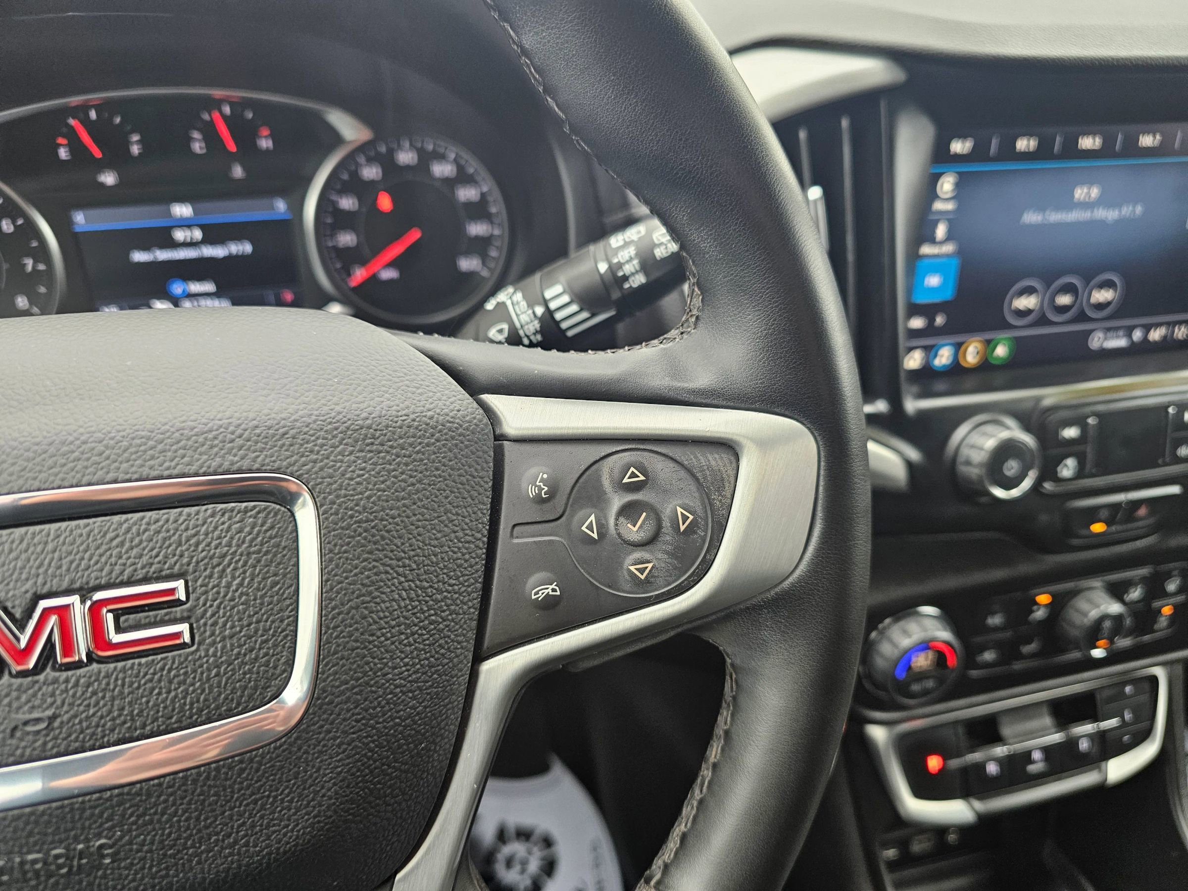 Used 2023 GMC Terrain SLT w/ Infotainment Package II image 19