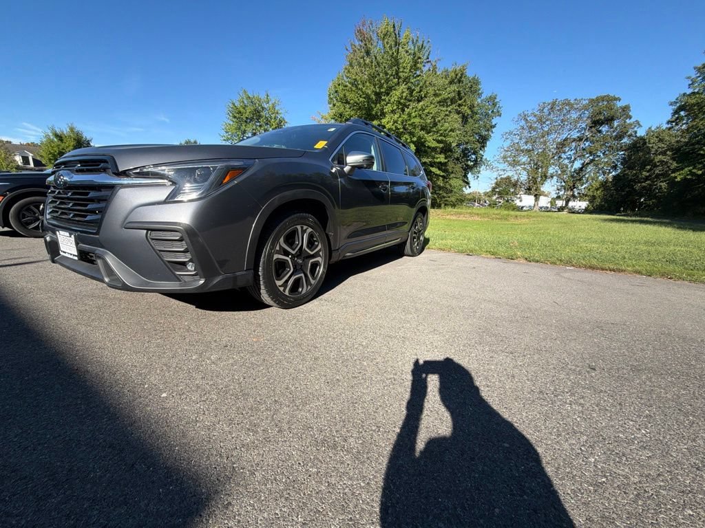Used 2023 Subaru Ascent Limited w/ Technology Package AWD/4WD image 3